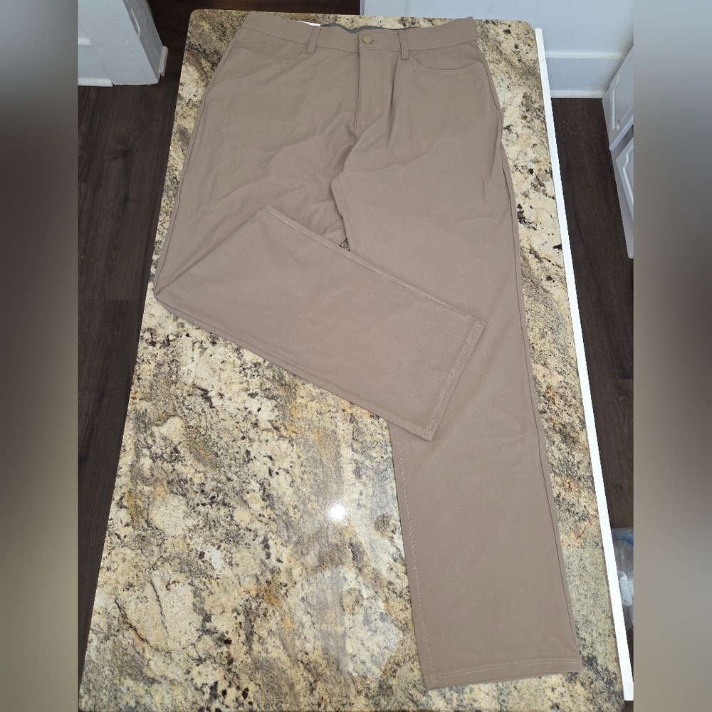 Men's Cargo Pants in Tan